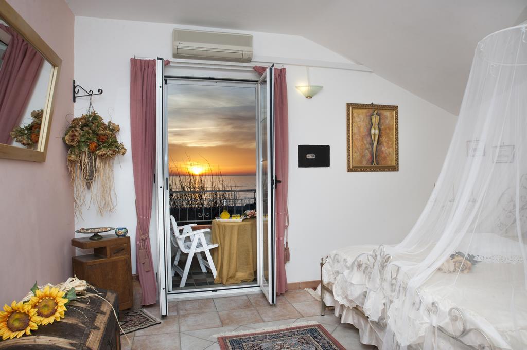 Casa Vacanza Alice & Mari Ашеа Номер фото
