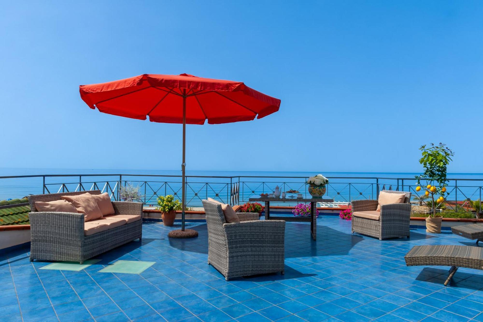 Casa Vacanza Alice & Mari Ашеа Экстерьер фото