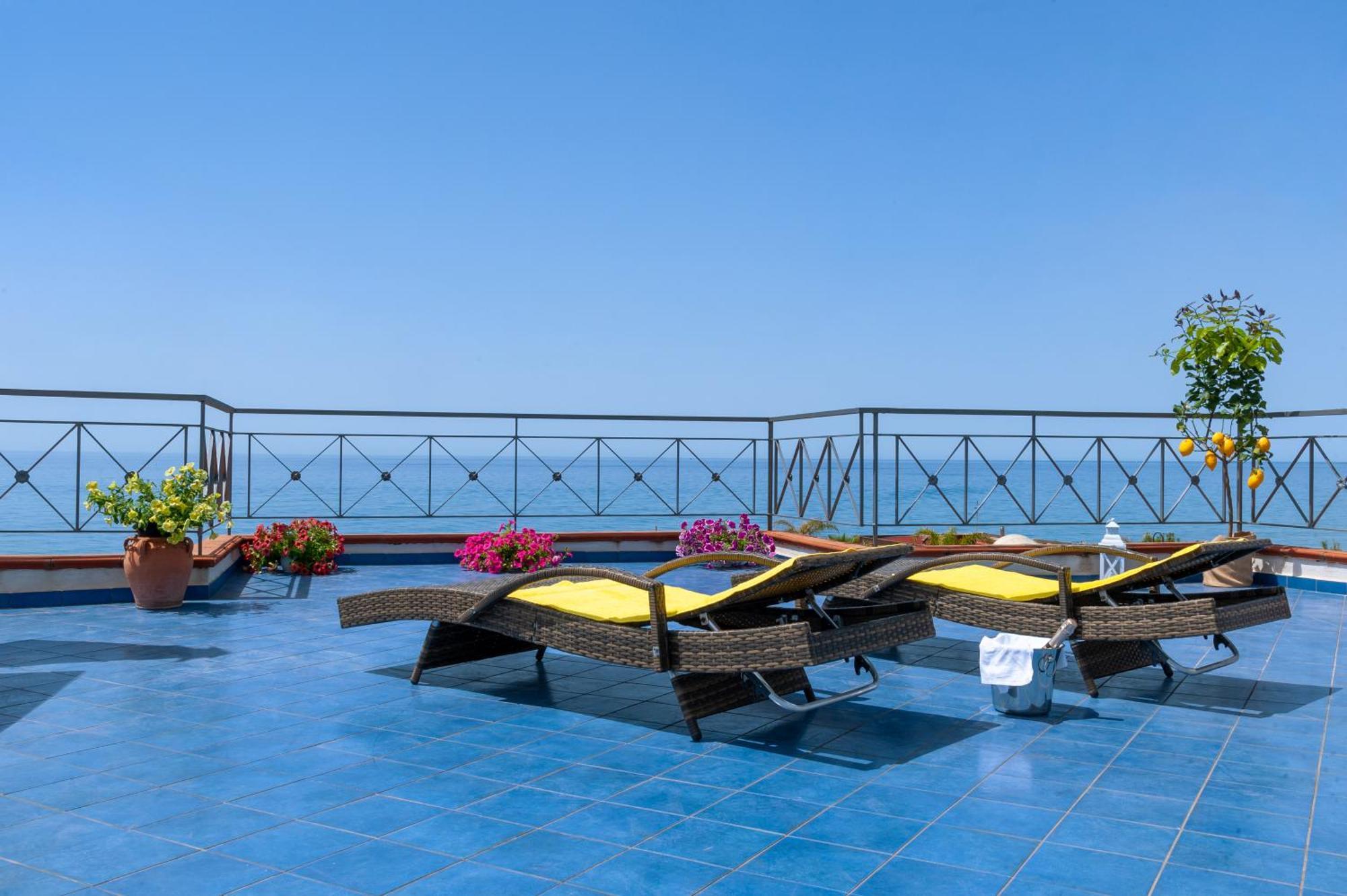 Casa Vacanza Alice & Mari Ашеа Экстерьер фото