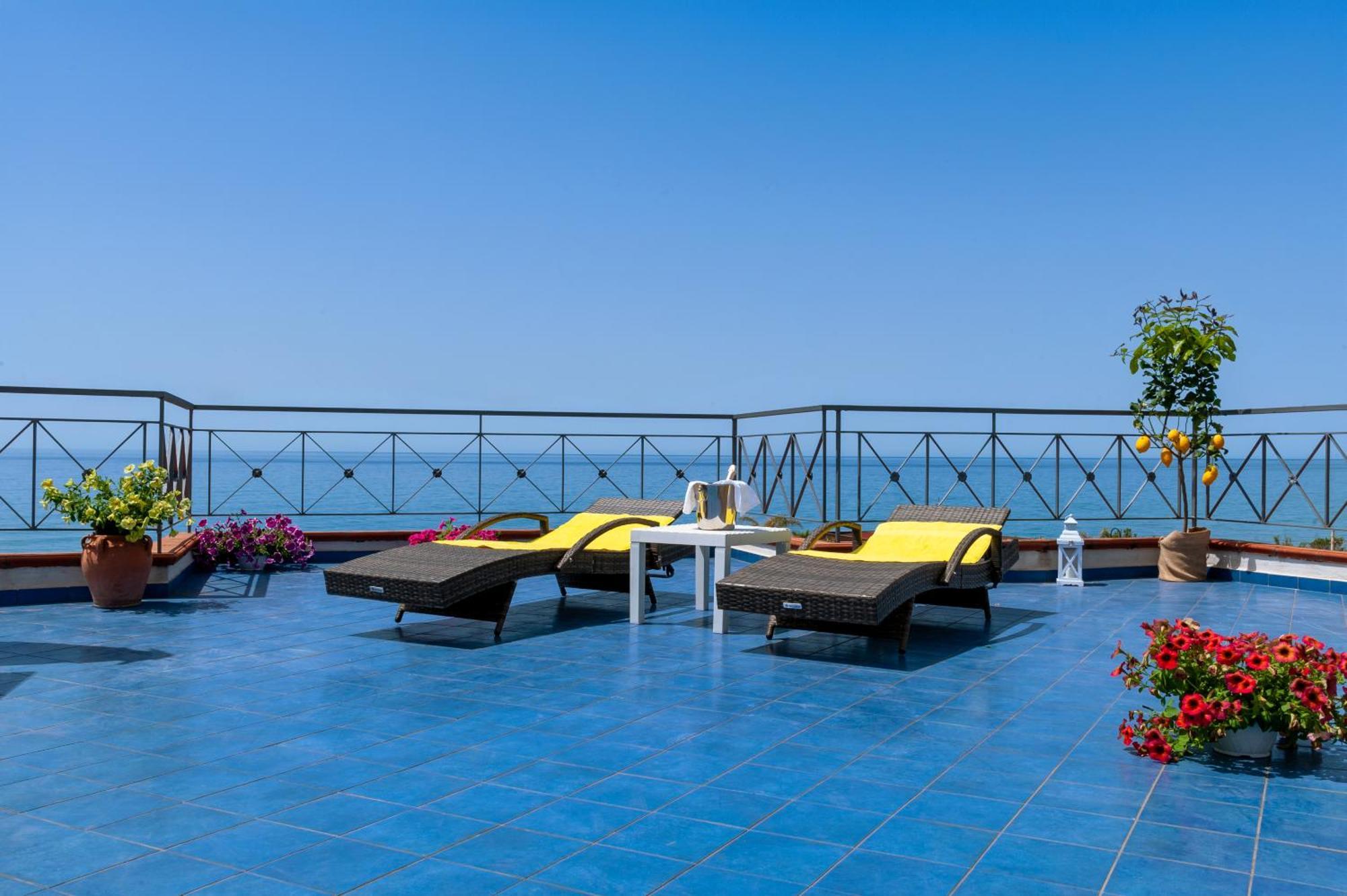 Casa Vacanza Alice & Mari Ашеа Экстерьер фото