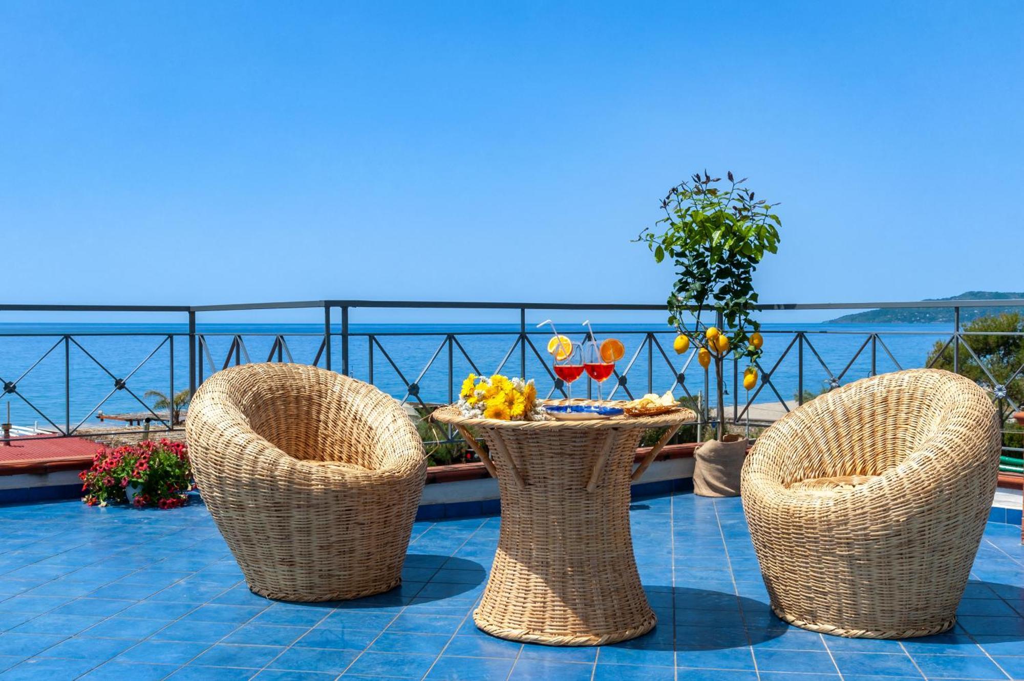 Casa Vacanza Alice & Mari Ашеа Экстерьер фото