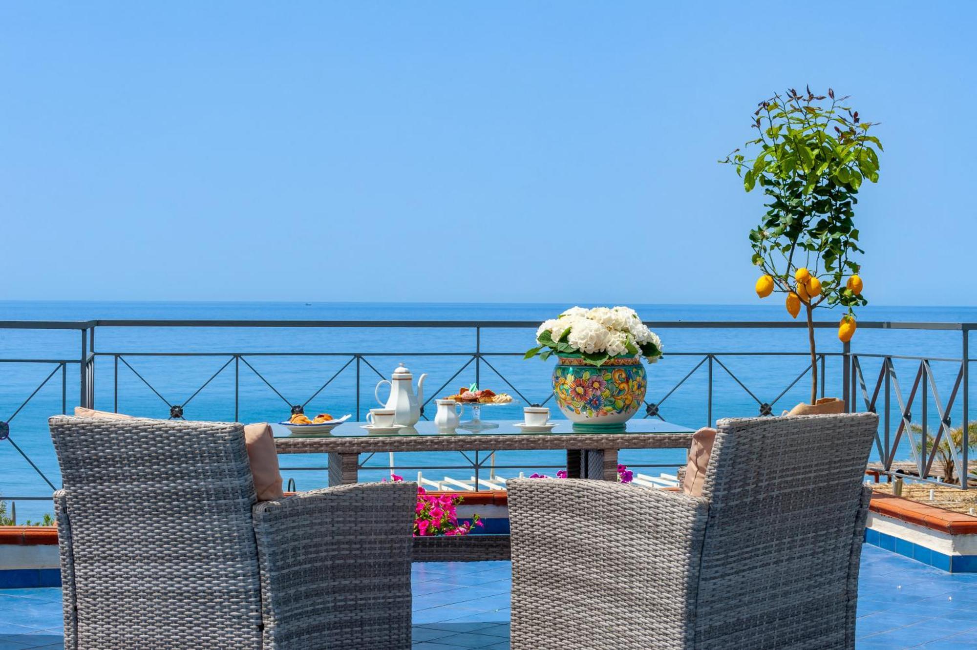 Casa Vacanza Alice & Mari Ашеа Экстерьер фото
