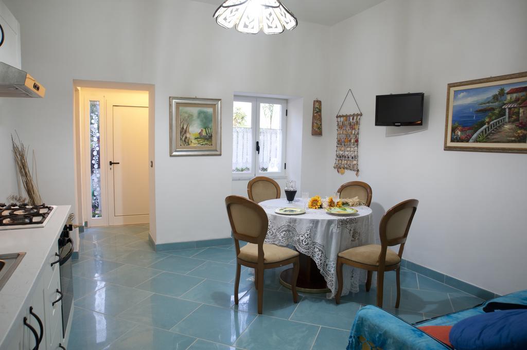 Casa Vacanza Alice & Mari Ашеа Номер фото