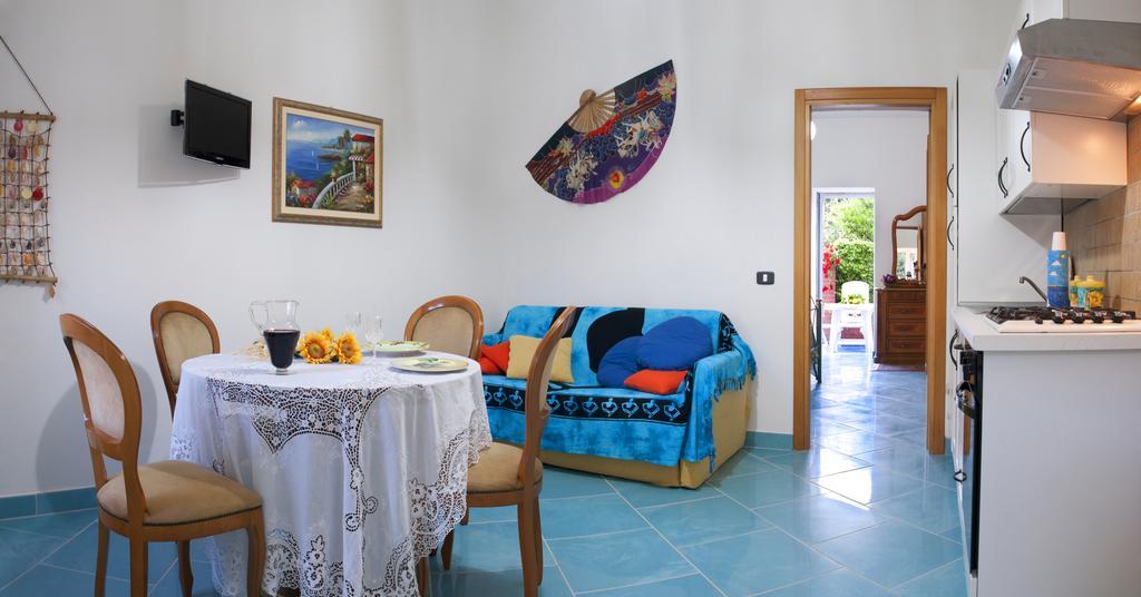 Casa Vacanza Alice & Mari Ашеа Номер фото